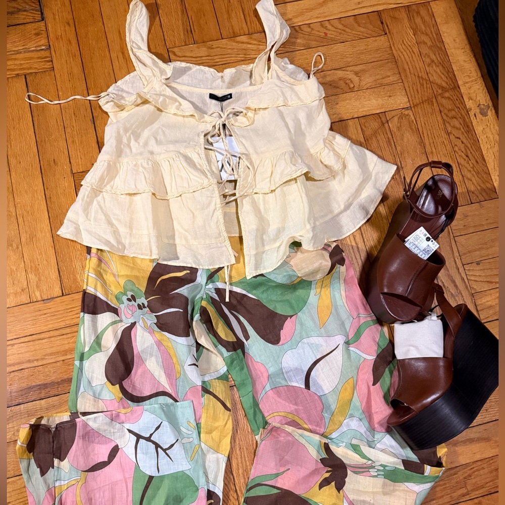 Linen Lace Trim Ruffle Top - Picture 2 of 3